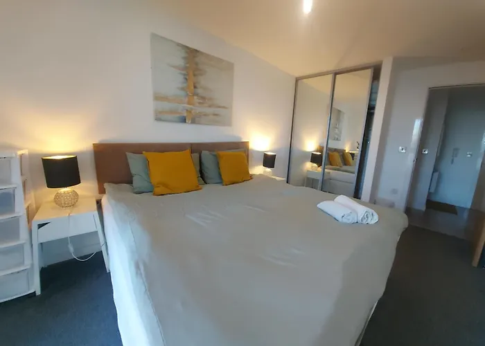 Lovely Stylish 2 Bedroom Serviced Apartment In Sheffield Free Wifi