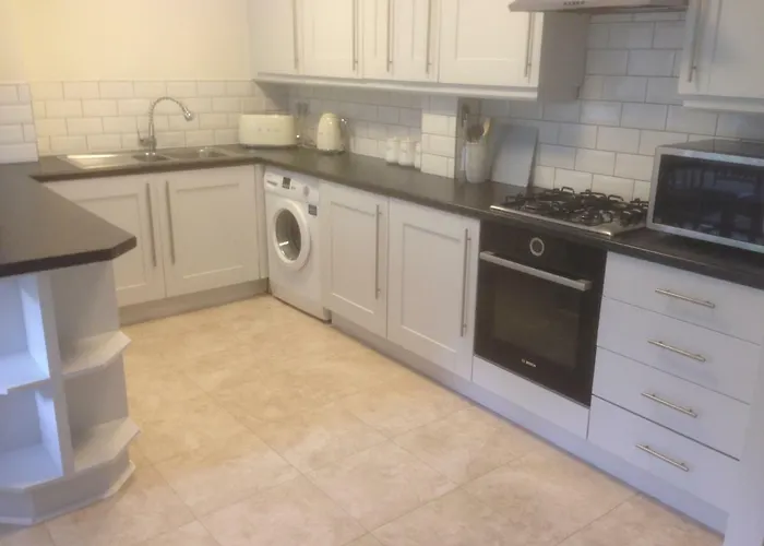 The Beeches 2 - Serviced Duplex Apartment
