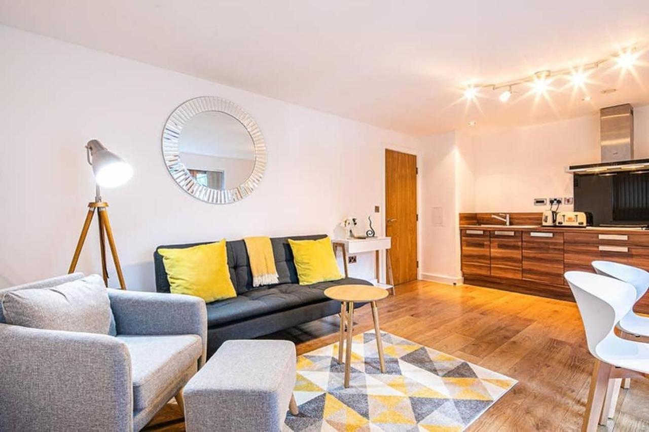 Apartment Free Parking, Iquarter Luxe 2 Bed - Available & Book Today