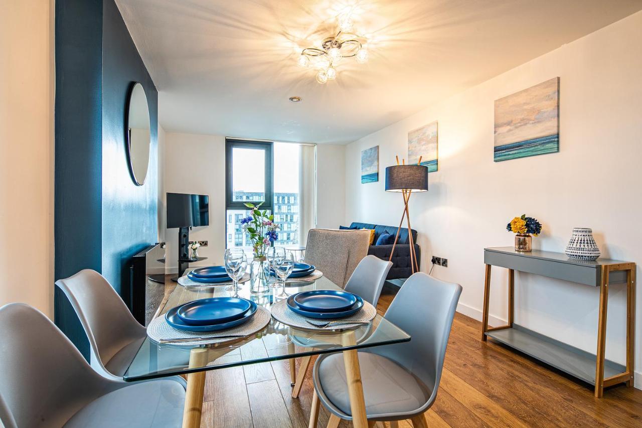 Free Parking, Iquarter Luxe 2 Bed - Available & Book Today Apartment *
