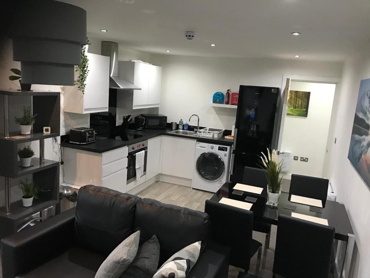 1 And 2 Bedroom Shield House Centre *