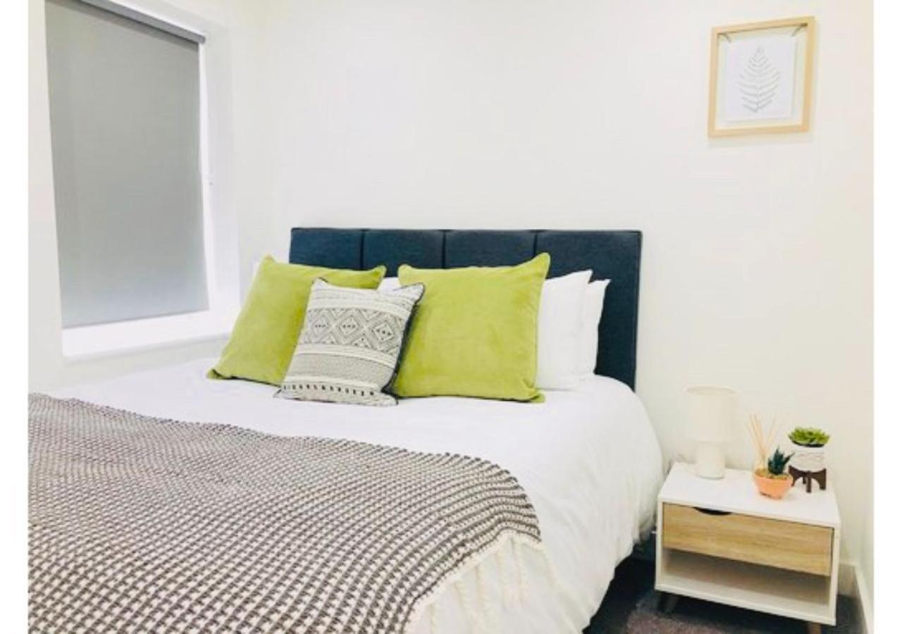 1 And 2 Bedroom Shield House Centre Apartment
