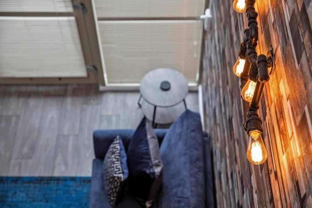Apartment Victorian Tramsheds, Modern + Parking *