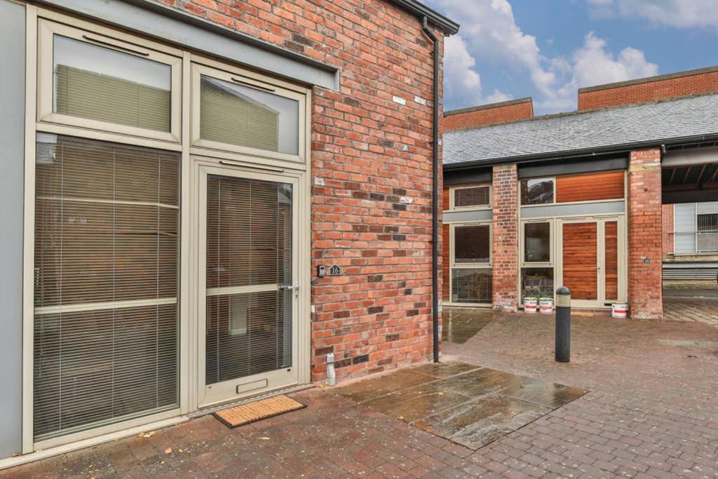 Apartment Victorian Tramsheds, Modern + Parking Sheffield