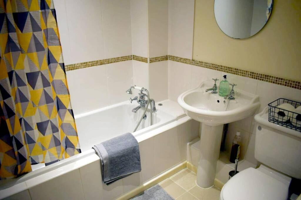 Apartment Comfortable In With Parking Sheffield