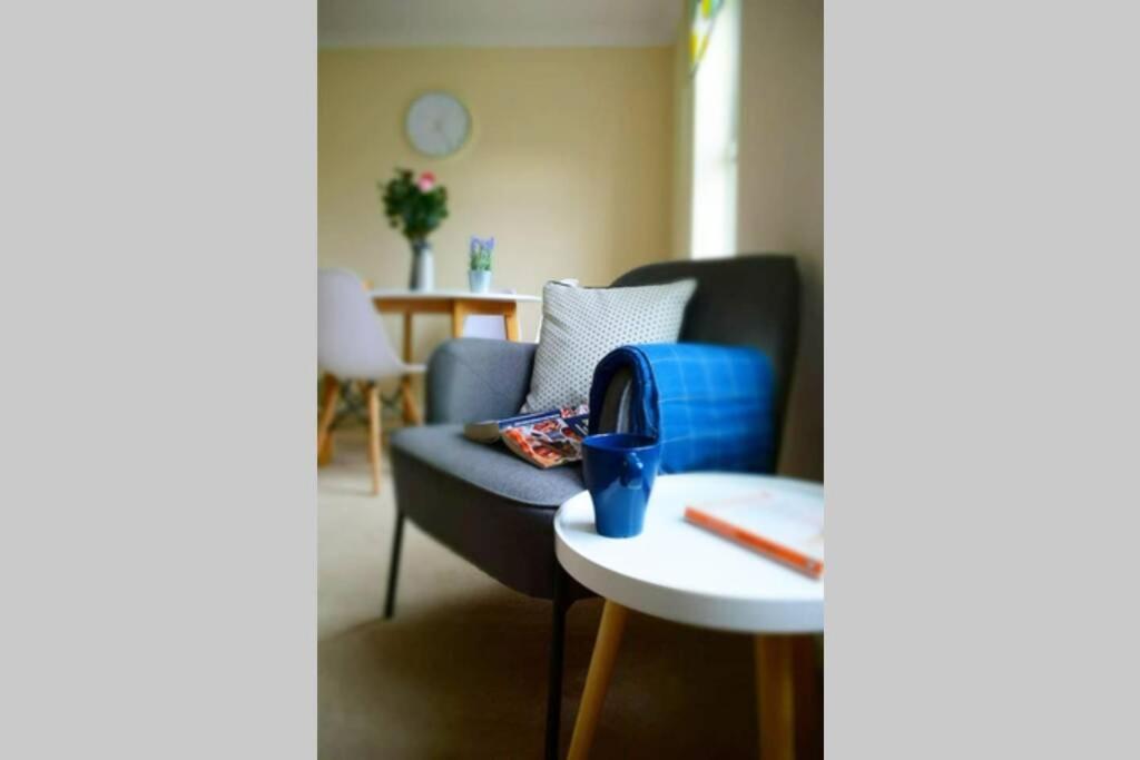 Comfortable In With Parking Apartment *