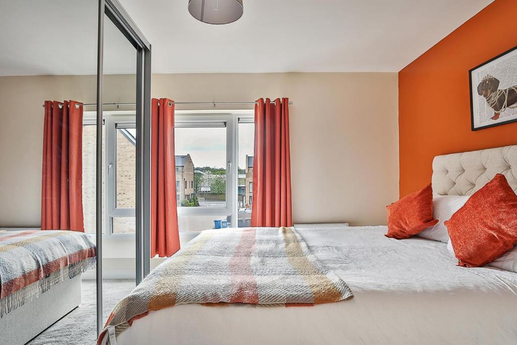 Holiday home Modern Centre House With Parking! Sleeps 6 *