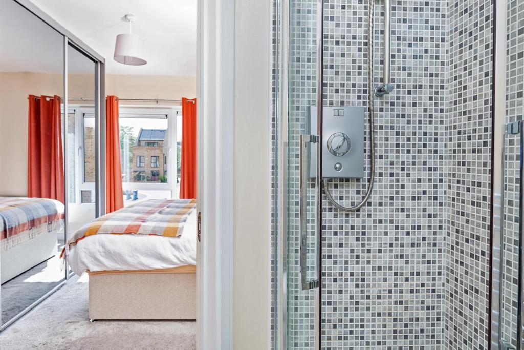Holiday home Modern Centre House With Parking! Sleeps 6 Sheffield