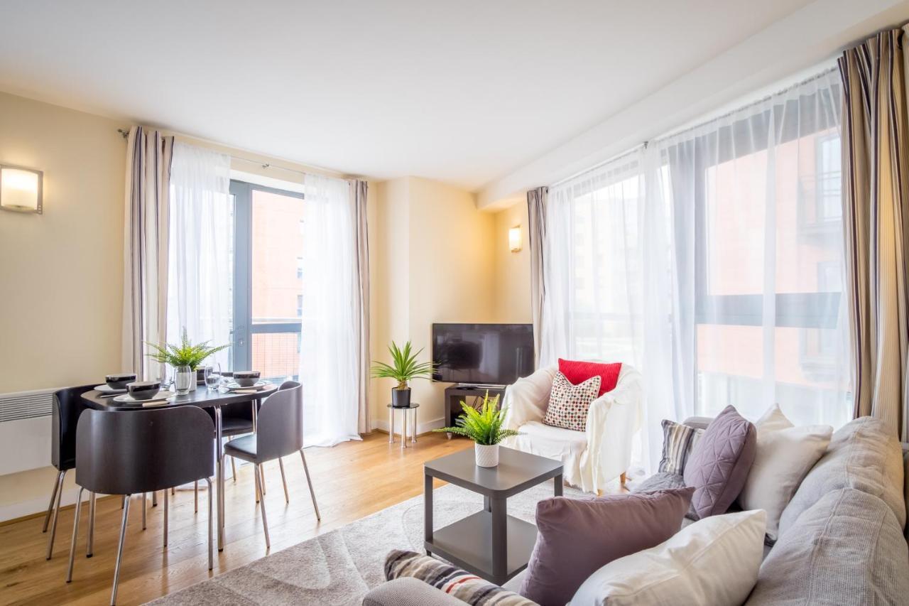 Apartamento Stylish 2 Bed, 2 Bath, Free Parking & Wifi