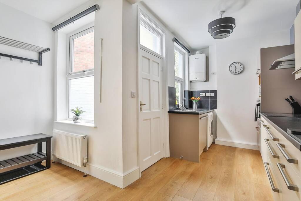 Refurbished Plush Great Transport Links Sheffield