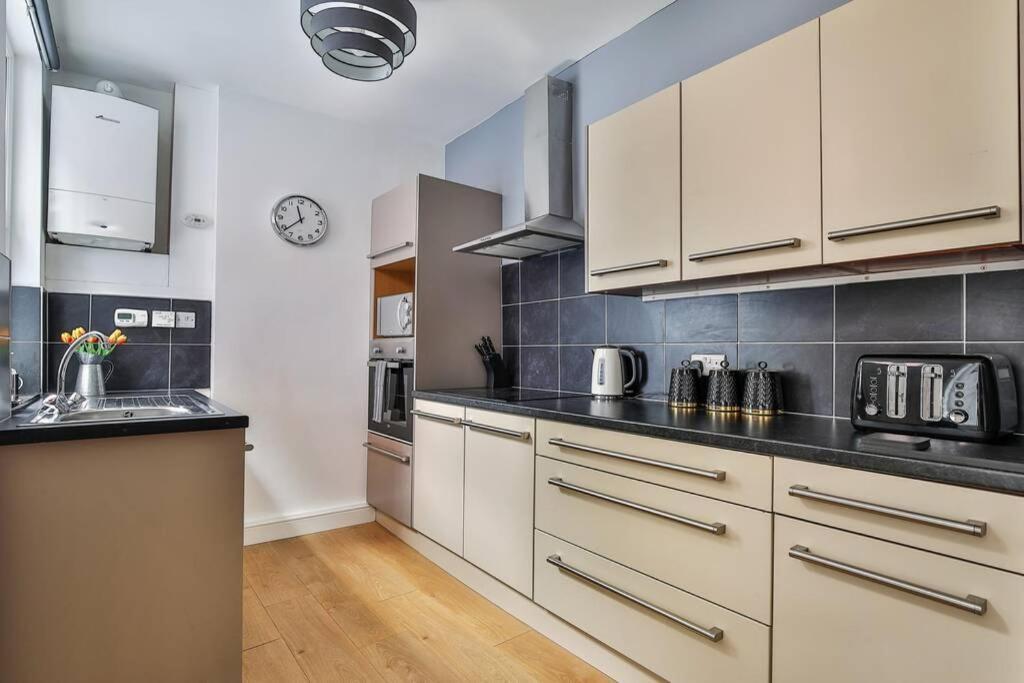 Holiday home Refurbished Plush Great Transport Links