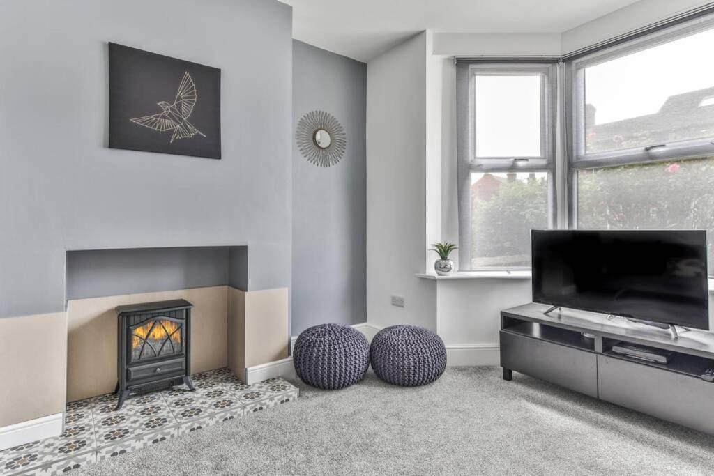 Refurbished Plush Great Transport Links Holiday home