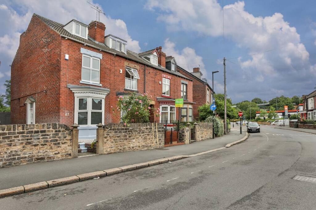 Refurbished Plush Great Transport Links * Sheffield