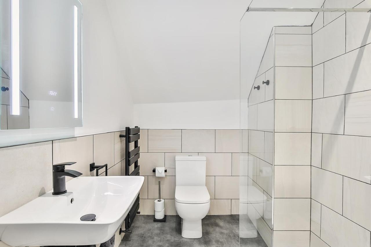 Hidden Gem-open To Book-super Location *