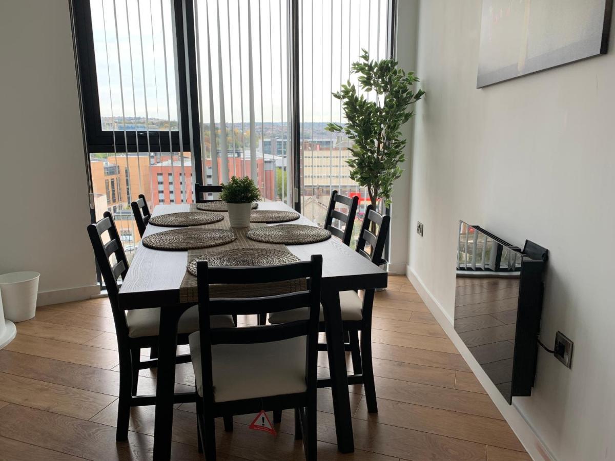 Teal 12: Panoramic Views From 12th Floor