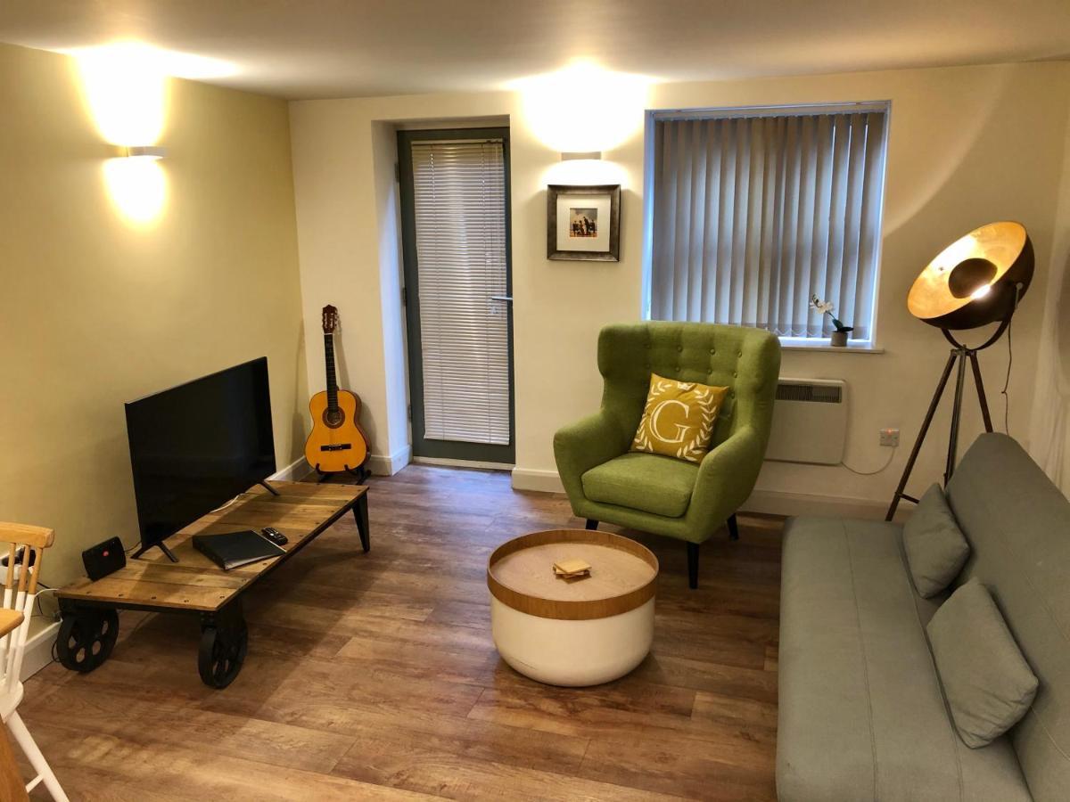 Homely Serviced - Figtree Apartment
