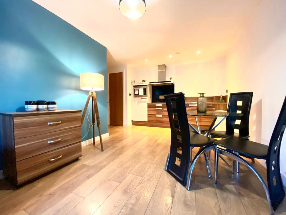 Blonk Street - Luxury Two Bedroom Apartment *