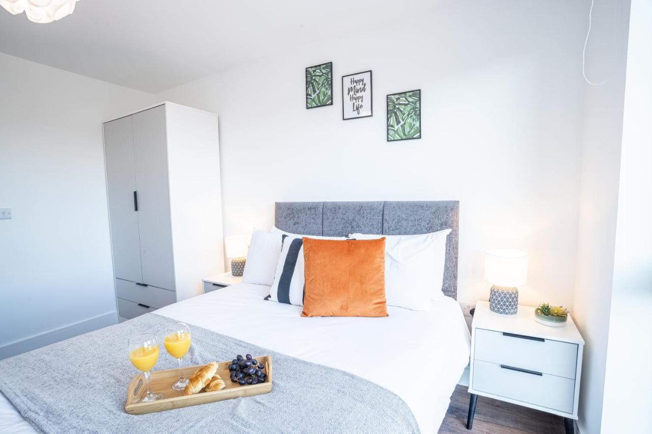 Luxury - Great Central One Bedroom Apartment