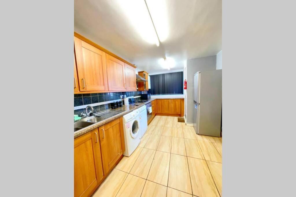 Apartment Spacious Three Bed City House - Parking / Netflix