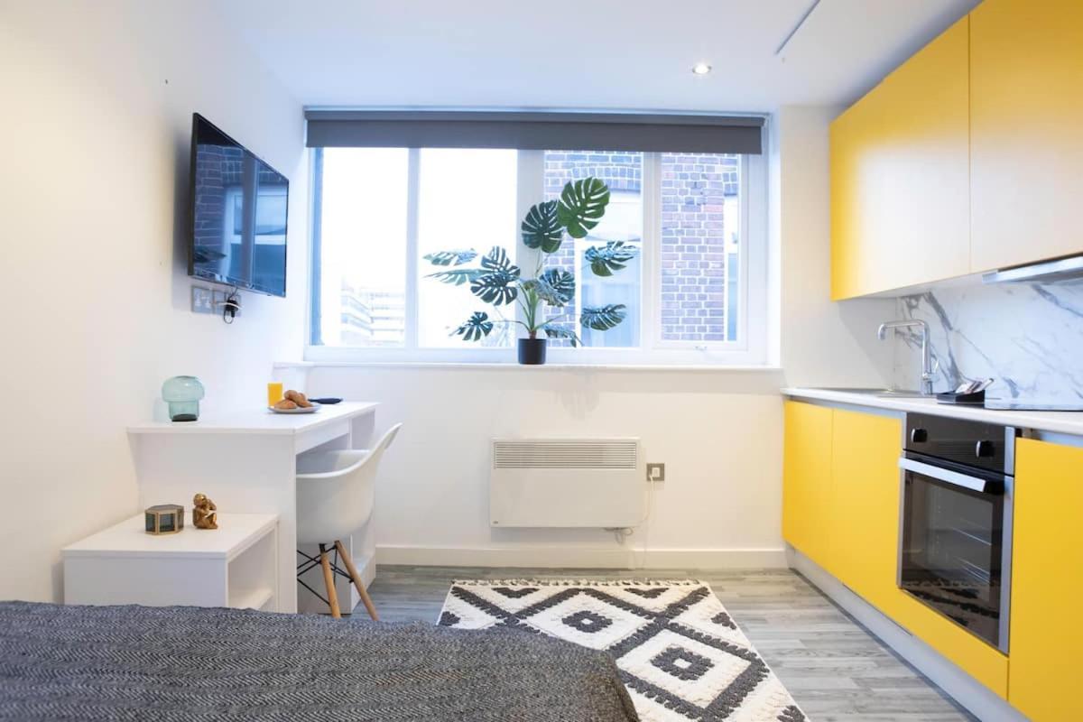 Bells Court - City Centre, Opulent Living Serviced Apartment Sheffield