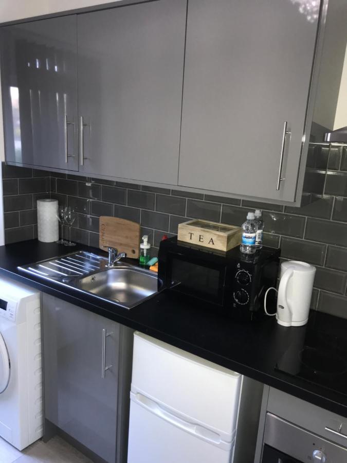 Comfortable Studio W/ Parking Apartamento