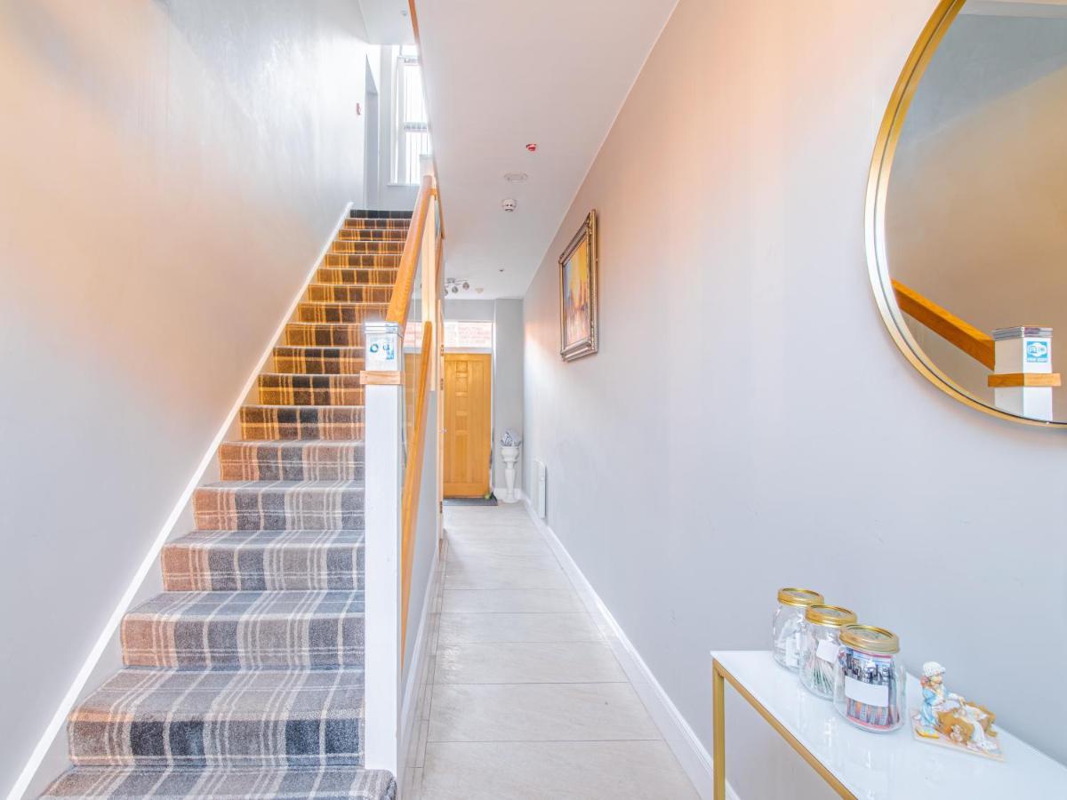 Kelham Apartments: Serviced With Free Parking Apartment *