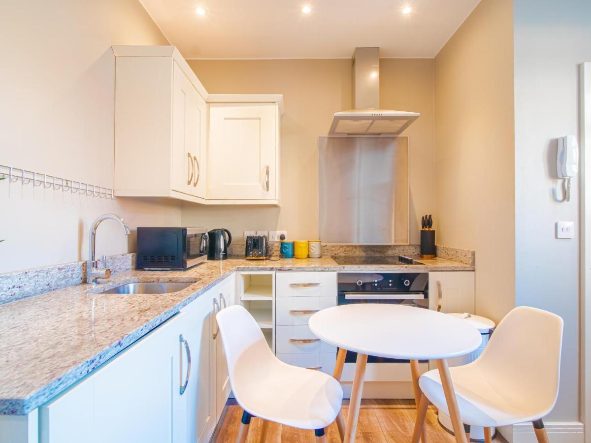 Kelham Apartments: Serviced With Free Parking Apartment