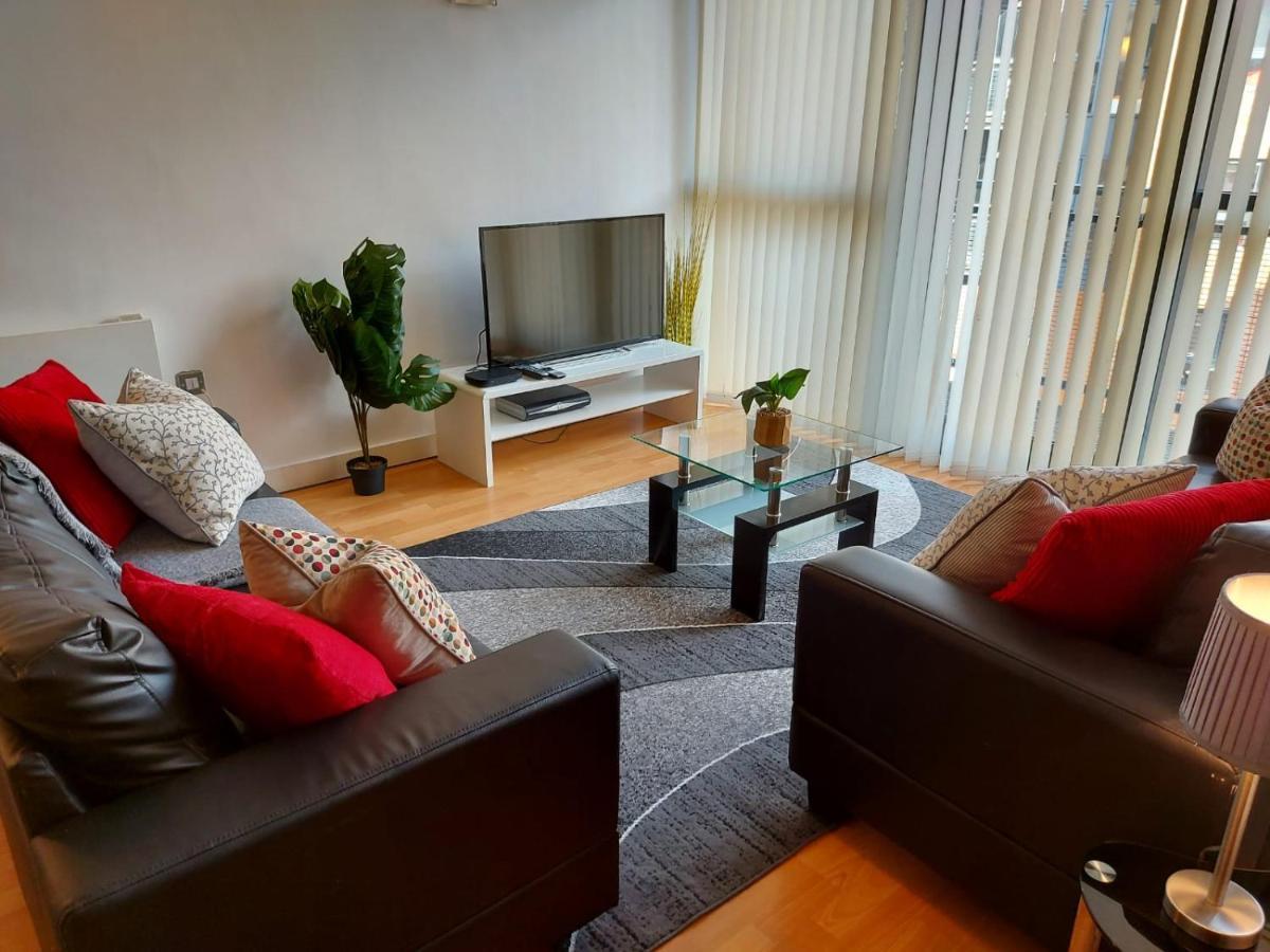Apartment 2 Bed, 2 Bath, Free Parking & Wifi *