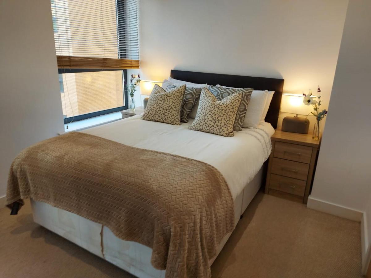 2 Bed, 2 Bath, Free Parking & Wifi * Sheffield