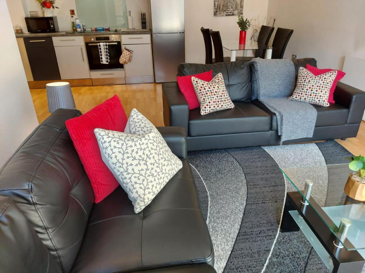 2 Bed, 2 Bath, Free Parking & Wifi *
