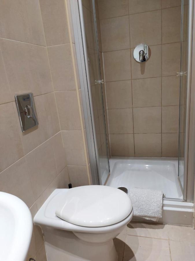 2 Bed, 2 Bath, Free Parking & Wifi * Sheffield