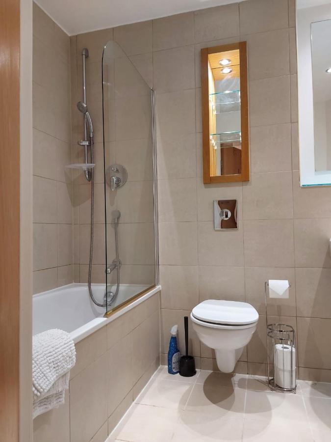 2 Bed, 2 Bath, Free Parking & Wifi Sheffield