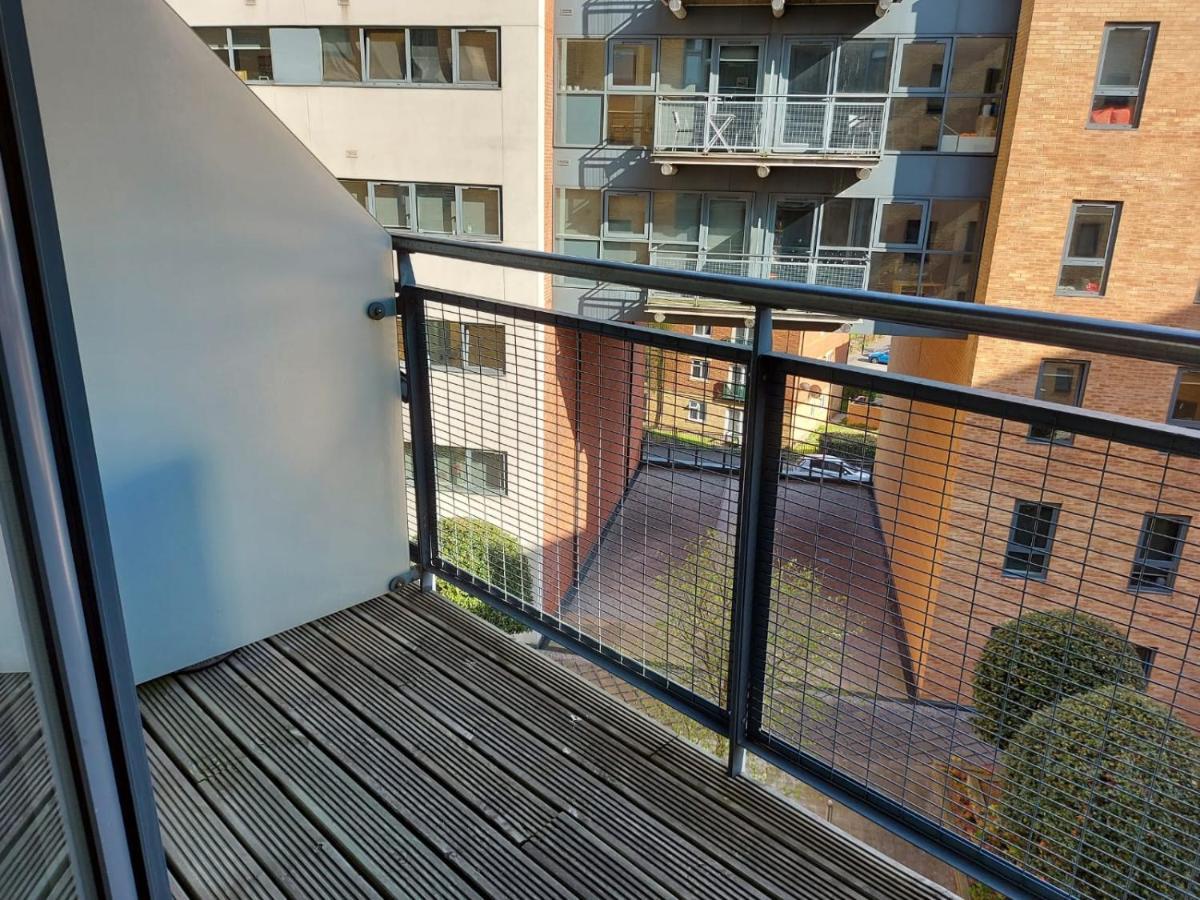 Apartment 2 Bed, 2 Bath, Free Parking & Wifi *