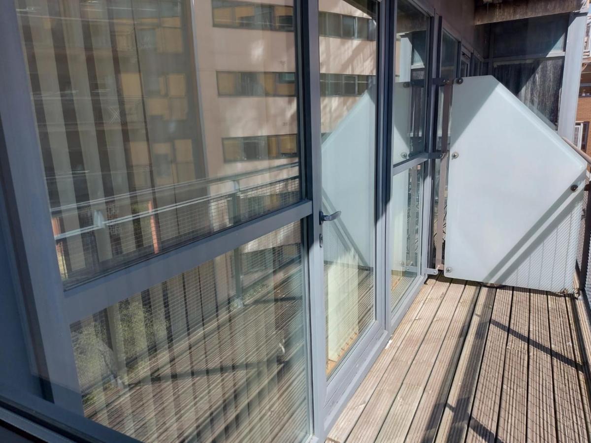 Apartment 2 Bed, 2 Bath, Free Parking & Wifi