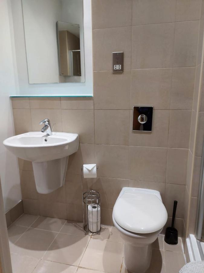 2 Bed, 2 Bath, Free Parking & Wifi Apartment *