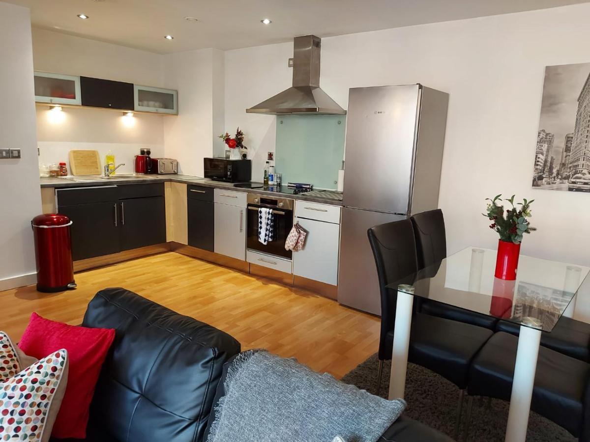 2 Bed, 2 Bath, Free Parking & Wifi Apartment Sheffield