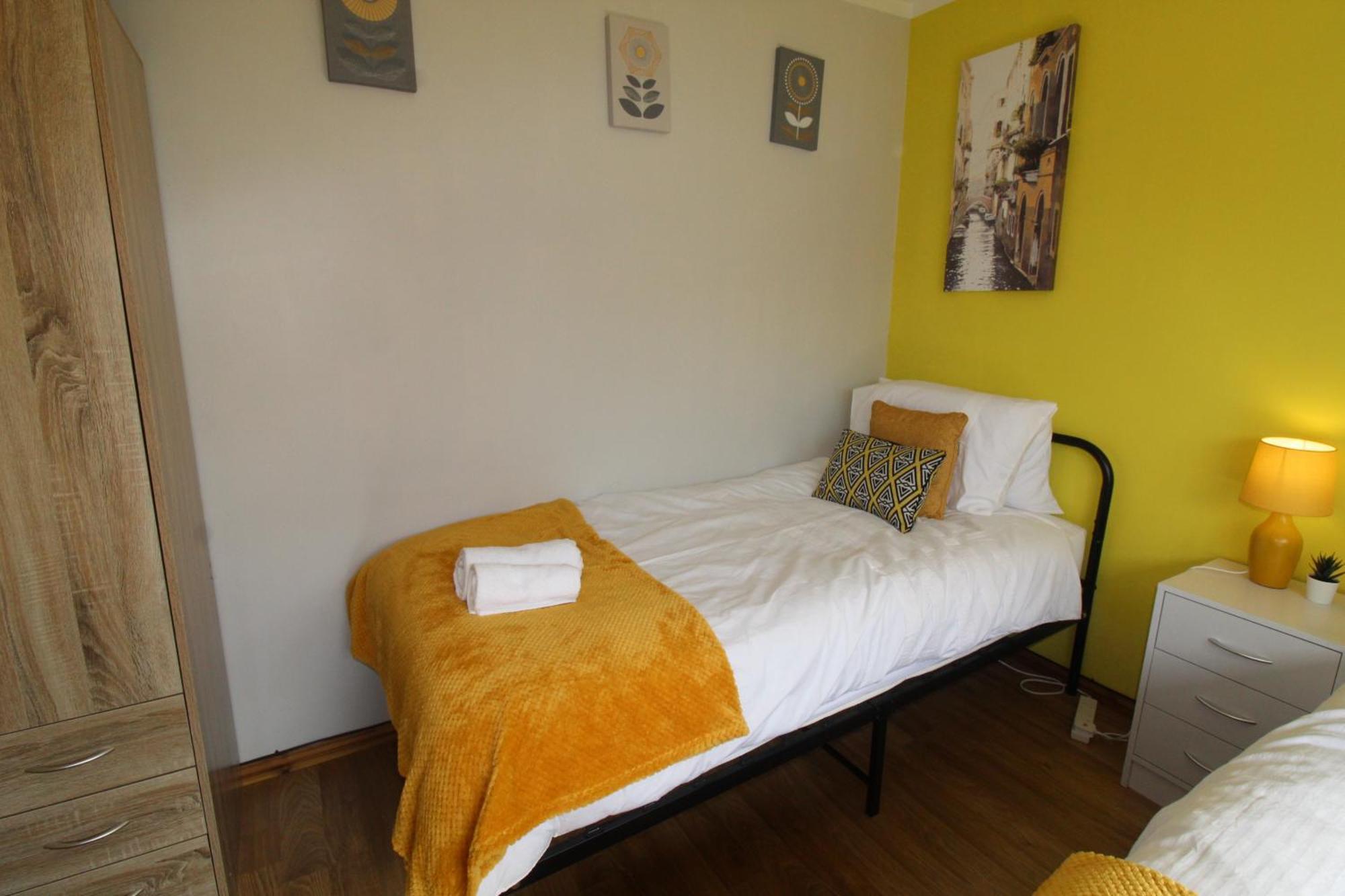 Holiday home Raynald House