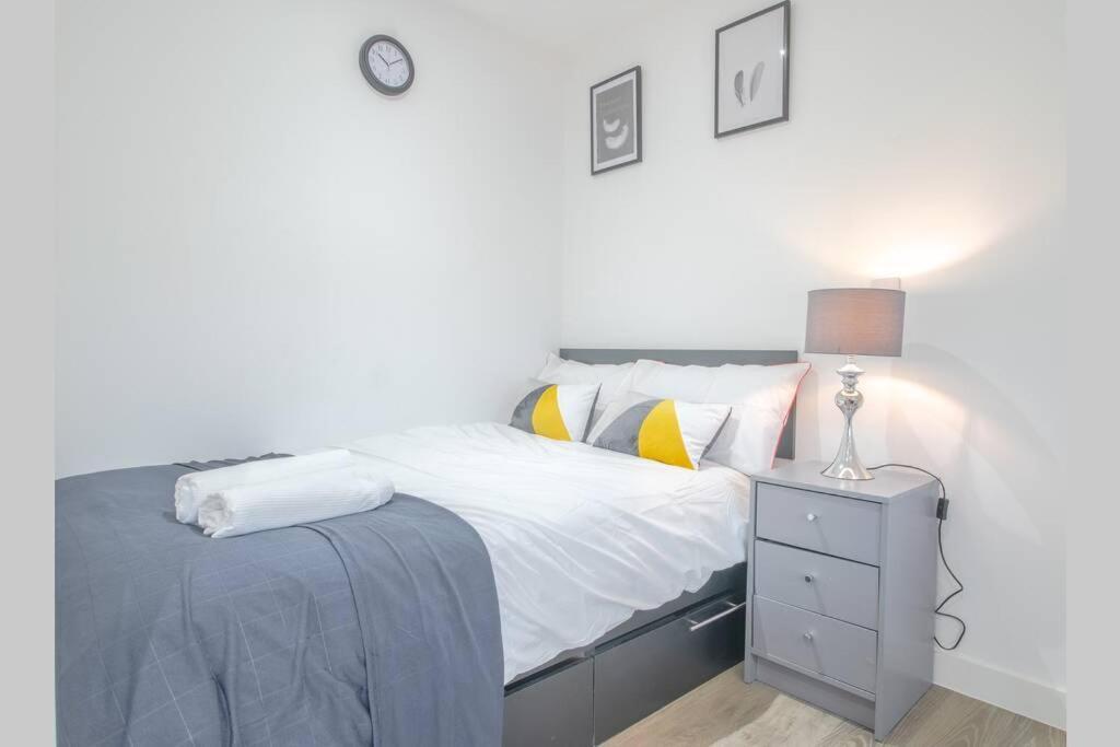 Ginger Serviced Apartment Sheffield City Centre - Netflix, Wifi, Digital Tv Apartment *