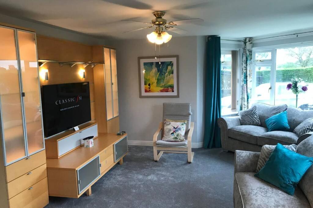 Spacious Luxury 2 Bed Flat With Sauna And Triple Garage * Sheffield