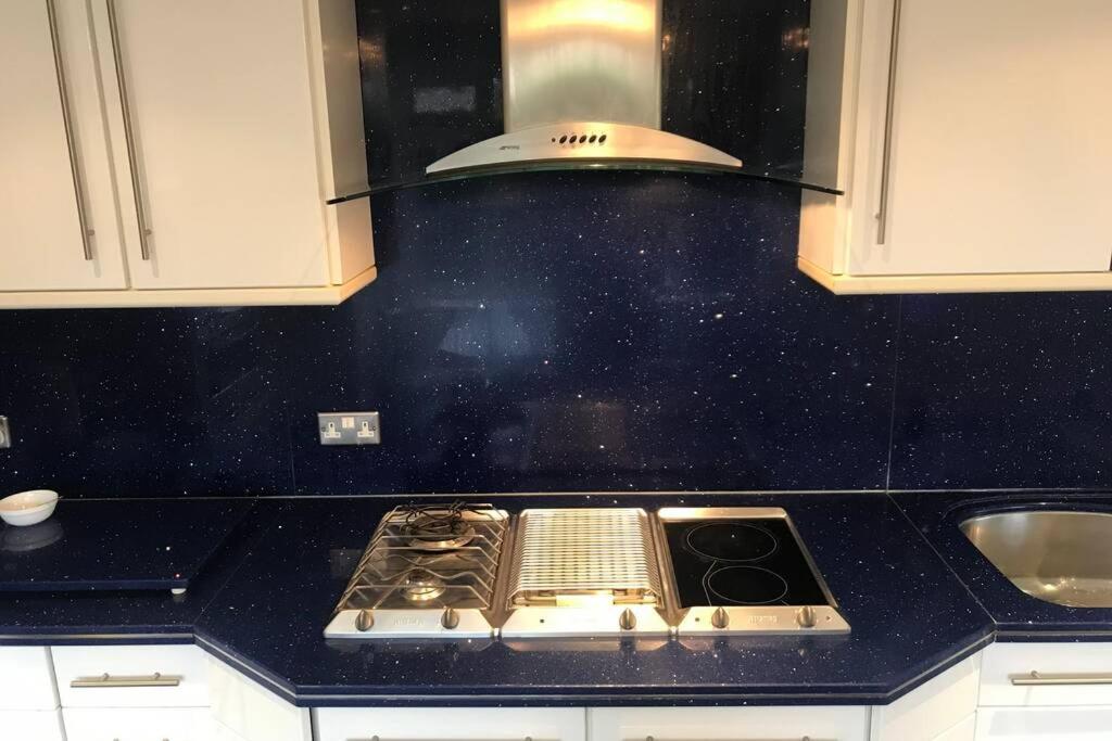 Apartment Spacious Luxury 2 Bed Flat With Sauna And Triple Garage *