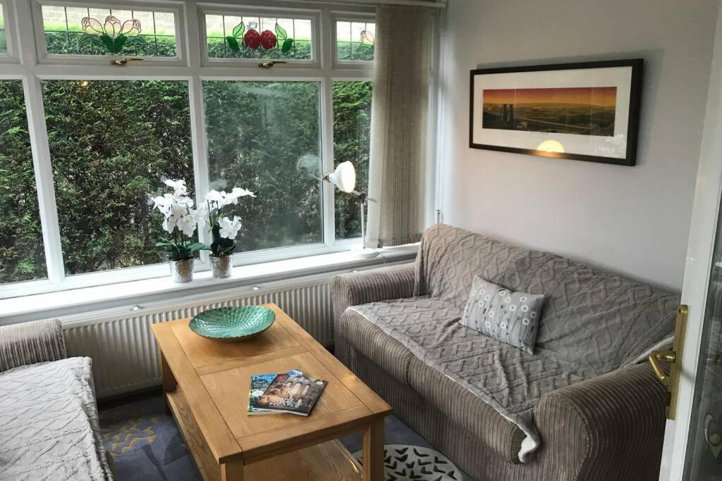 Spacious Luxury 2 Bed Flat With Sauna And Triple Garage