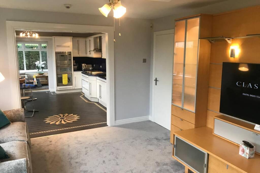 Spacious Luxury 2 Bed Flat With Sauna And Triple Garage Sheffield