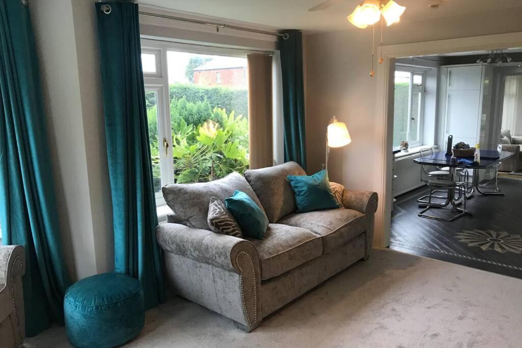 Spacious Luxury 2 Bed Flat With Sauna And Triple Garage Apartment
