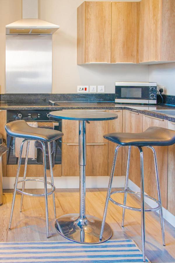 Kelham Apartments: Serviced With Free Parking Apartment *