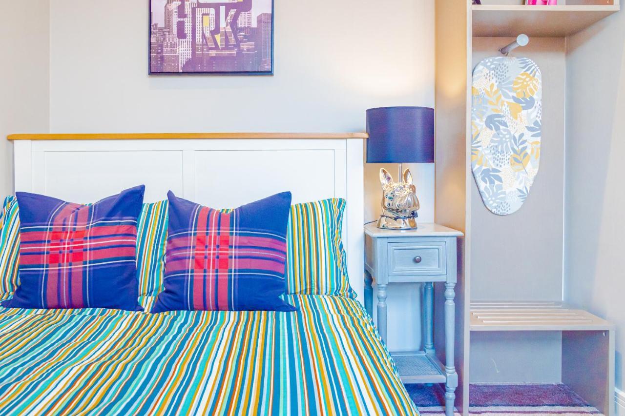 Kelham Apartments: Serviced With Free Parking Apartment *