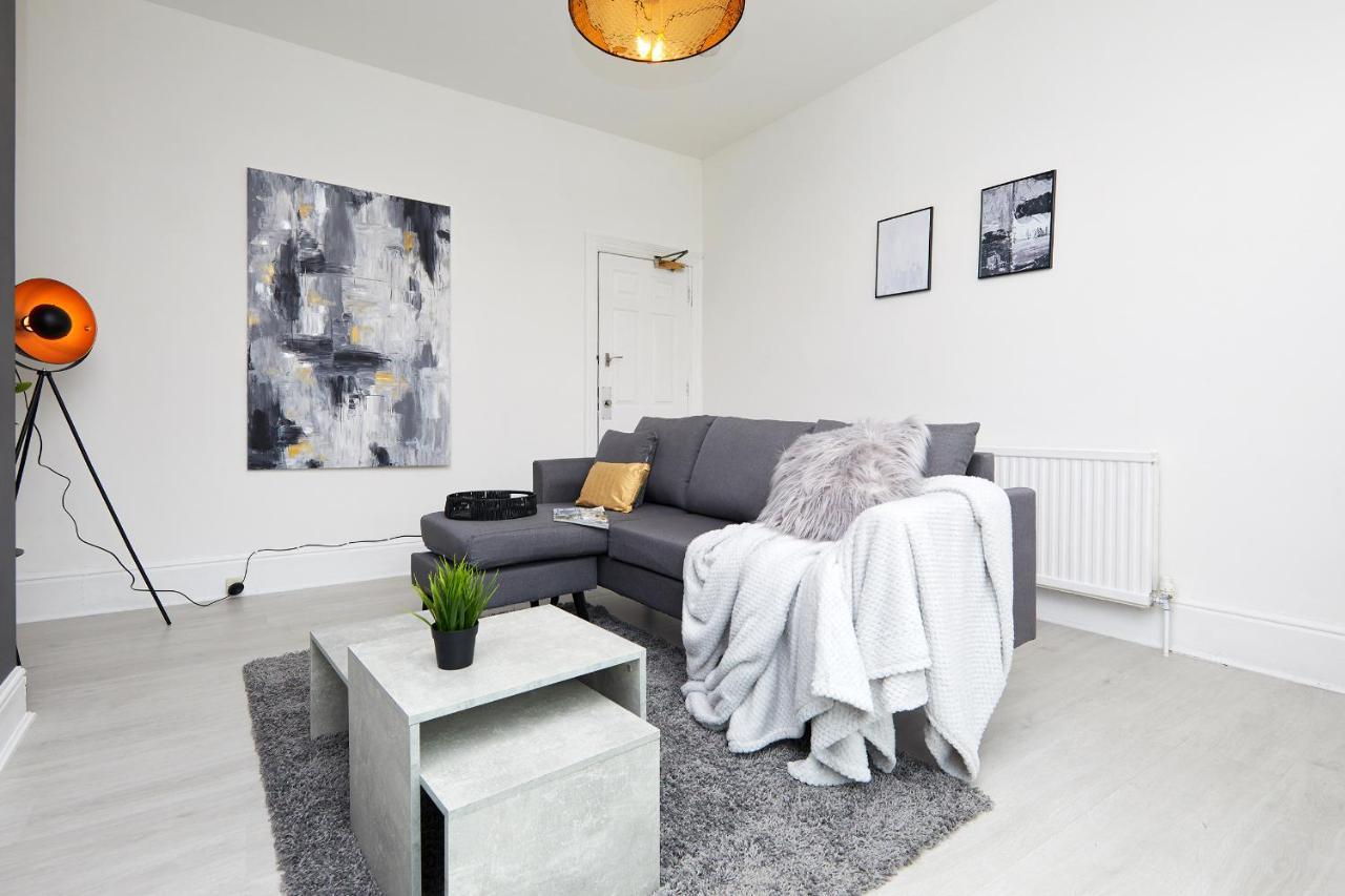 Your - Spacious 5 Bedroom House * Sheffield