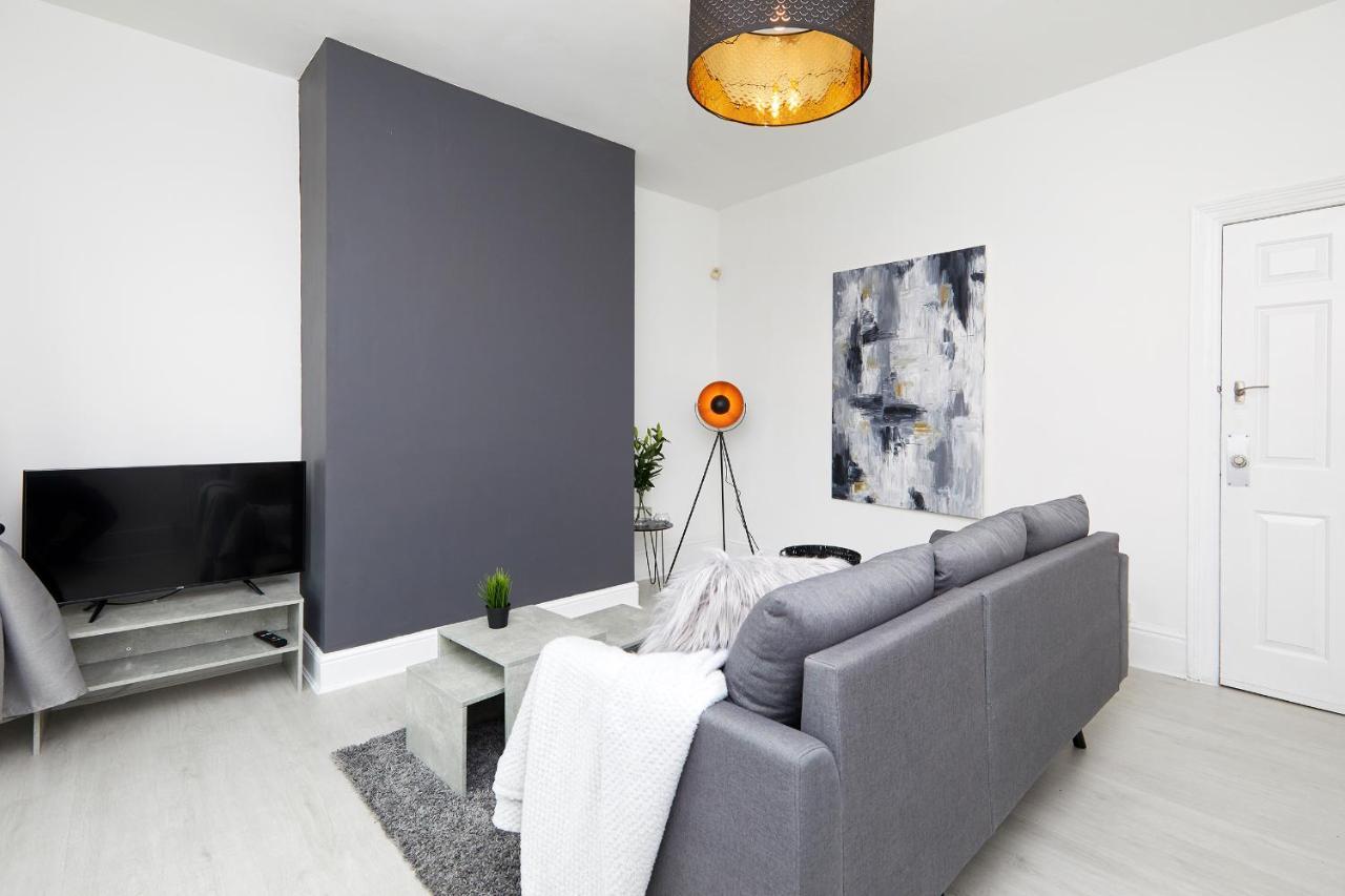 Your - Spacious 5 Bedroom House *