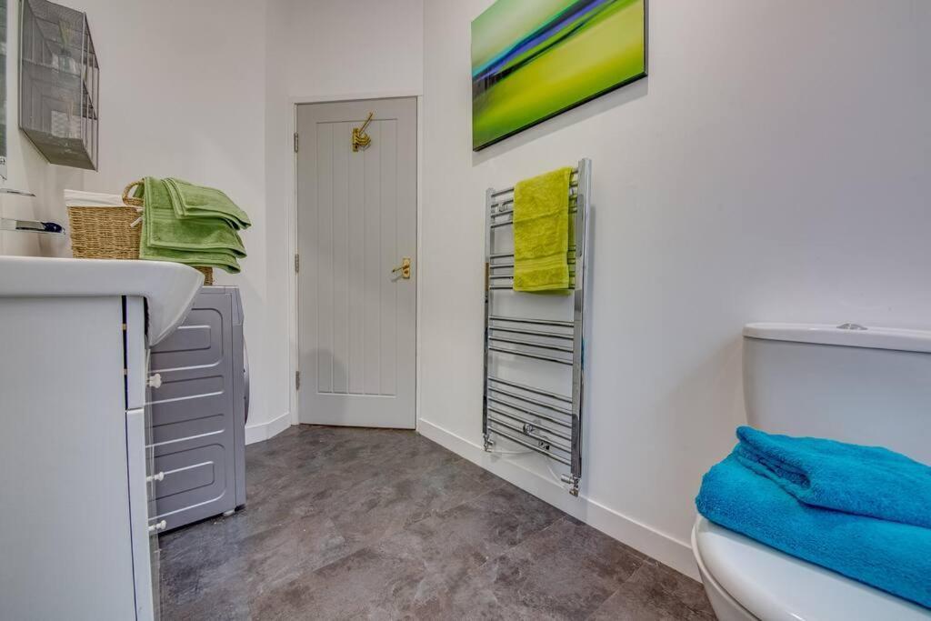 Lovely 1 Bed Sleeps 4 * Sheffield