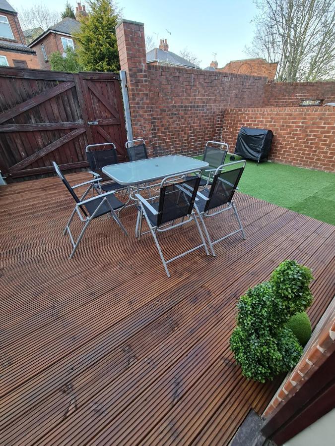 8 Bed 9 Bath Ensuite House With Hot Tub And Free Parking Holiday home *