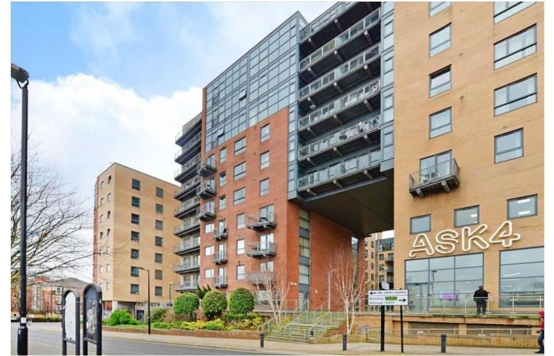 Large 2 Bed, 2 Bath, Free Parking & Wifi Apartamento *